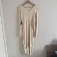 ベージュ Vネック ロングニットワンピース