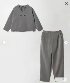 ノーカラーセットアップ