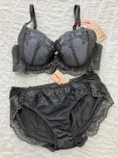 新品　アモスタイルバイトリンプ　ブラ＆ショーツ　C65　M