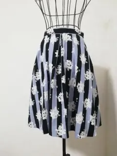フレアスカート ストライプ 花柄 ひざ丈のサムネイル