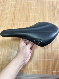 fi’zi:k Arione Donna サドル 143mmのサムネイル