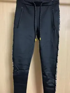 ベリンダ　サイドロゴ　スキニーパンツ