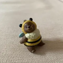 木彫りのみつばちくまさん　キメポーズ