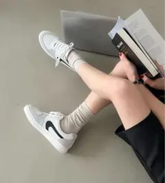 韓国ファッション　レディーススニーカー　グレー 新品未使用品