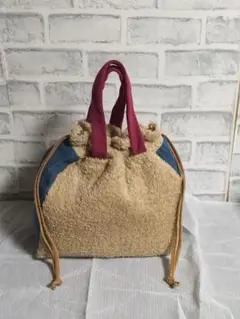 ファーとデニムの巾着型バッグ