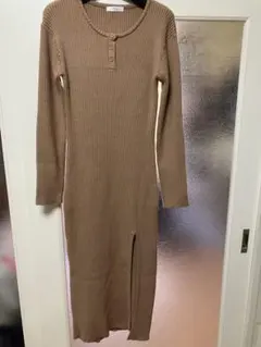 FLO ベージュ リブ編み ニットワンピース