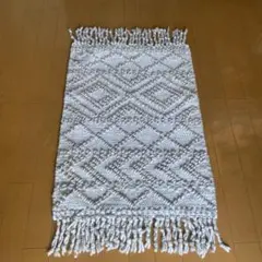 幾何学模様のパープル・ベージュ色のラグ