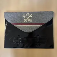 スタイリッシュな封筒型クラッチバッグ