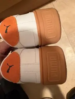 PUMA ホワイトオレンジ スニーカー