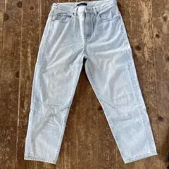 UNIQLO ライトブルーストレートデニムパンツ
