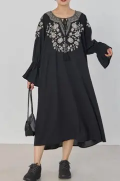 LAVEANGE ラビアンジェ　刺繍ワンピース