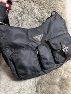 PRADA ショルダーバッグ　プラダ　メッセンジャーバッグ　ブラック　ナイロン