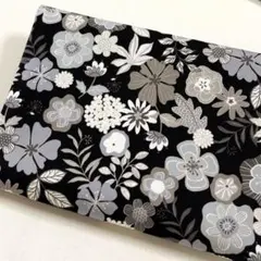 生地　ハギレ　花柄　ボタニカル柄　ブラック　オックス