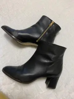 ブラックレザーアンクルブーツ 中ヒール　ANAYI