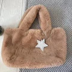 ベージュ フェイクファー トートバッグ 星型チャーム付き