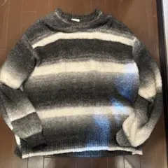 グレーとホワイトのストライプセーター