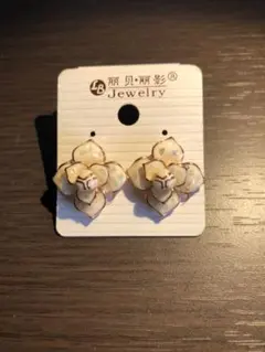 可愛いお花モチーフピアス