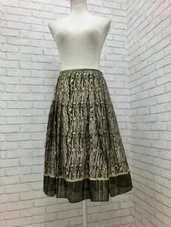 (K08625)アクアスキュータム 総柄　シルク　スカート 9