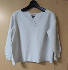 【HUMAN WOMAN】ライトグレー キーネック 七分袖ブラウス