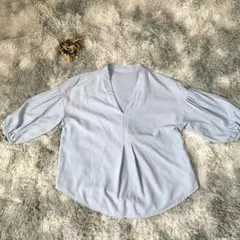 【SISVEIL】Vネックブラウス　Мサイズ　ライトブルー