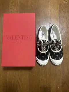 【60%オフ】VALENTINO 花柄 スニーカー定価127600円のサムネイル