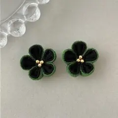 no.132 黒×緑　花ピアス イヤリング　和風　卒業式　袴　アンティーク