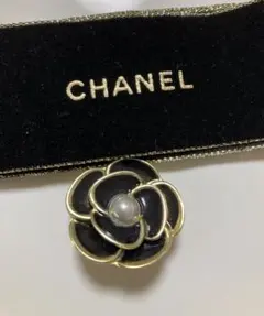 CHANELシャネル ホリデー限定カメリア/パールチャーム&リボンのサムネイル