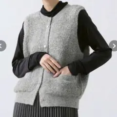 ジレ　ベスト　ニット　クルーネック　ブークレ　金ボタン　重ね着　温かい　おしゃれ