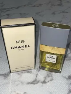 新品未使用　CHANEL N°19 Eau de Parfum 35ml
