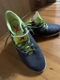 adidas フットサルシューズ
