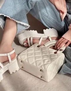 バッグ　tr406 オフホワイト　キルティング　スクエア