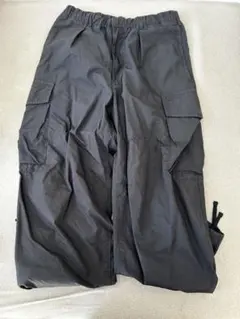 ブラックカーゴパンツ