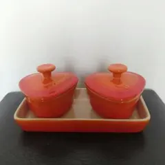 新品LE CREUSET ハート型ココット 2個 トレイ付きのサムネイル