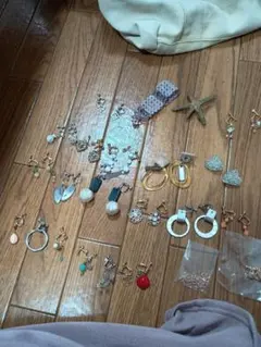 多様なデザインの中古★まとめうりイヤリングセット