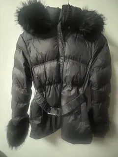 ファー付きブラックダウンジャケット