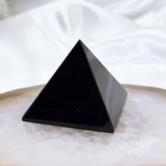 【天然石】高品質 モリオン（黒水晶）ピラミッド p114