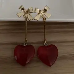 ちゅるちゅるハートピアス　赤　ハンドメイド　リボン　ゴールド　クリアハート