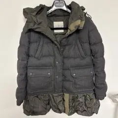 モンクレール　フリルダウン　sacaiコラボ　SERRIグレージュ　美品 モンクレール フリルダウン sacaiコラボ SERRIグレージュ 美品