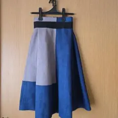 【美品】スエード調 バイカラー フレアスカート リングファスナー ブルー×グレー
