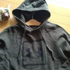 Under Armour フード付きパーカー オリーブグリーン М　裏起毛