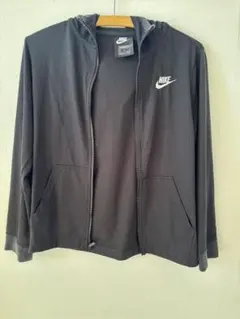 NIKE ジュニア　ブラック フルジップパーカー M