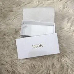 DIOR ホワイトギフトボックス
