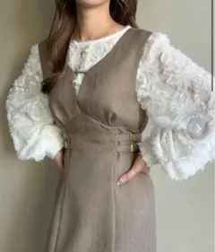 JUNOAH グレイッシュベージュ ジャンパーワンピース Lサイズ