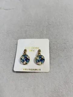 青と白のチェック柄 イヤリング 格子柄　三角形も出品してます