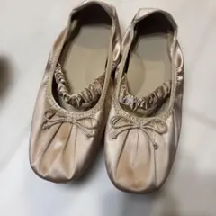 gu ベージュ バレエシューズ リボン付き