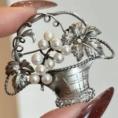 【JAPAN SILVER】バケットの葡萄と葉っぱ ブローチ