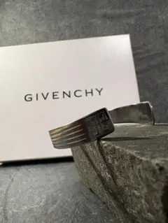 Givenchyバングル