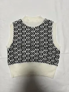 【2/8 23:59までタイムセール】 幾何学模様ニットベストホワイト ブラック