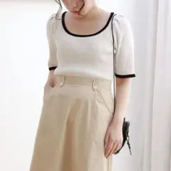 Isn't She? イズントシー バイカラーリブニット 半袖 白×黒のサムネイル