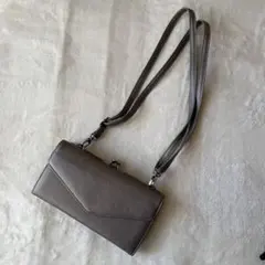 グレー ショルダーバッグ　カードポケット付き 多機能　チェーン付き